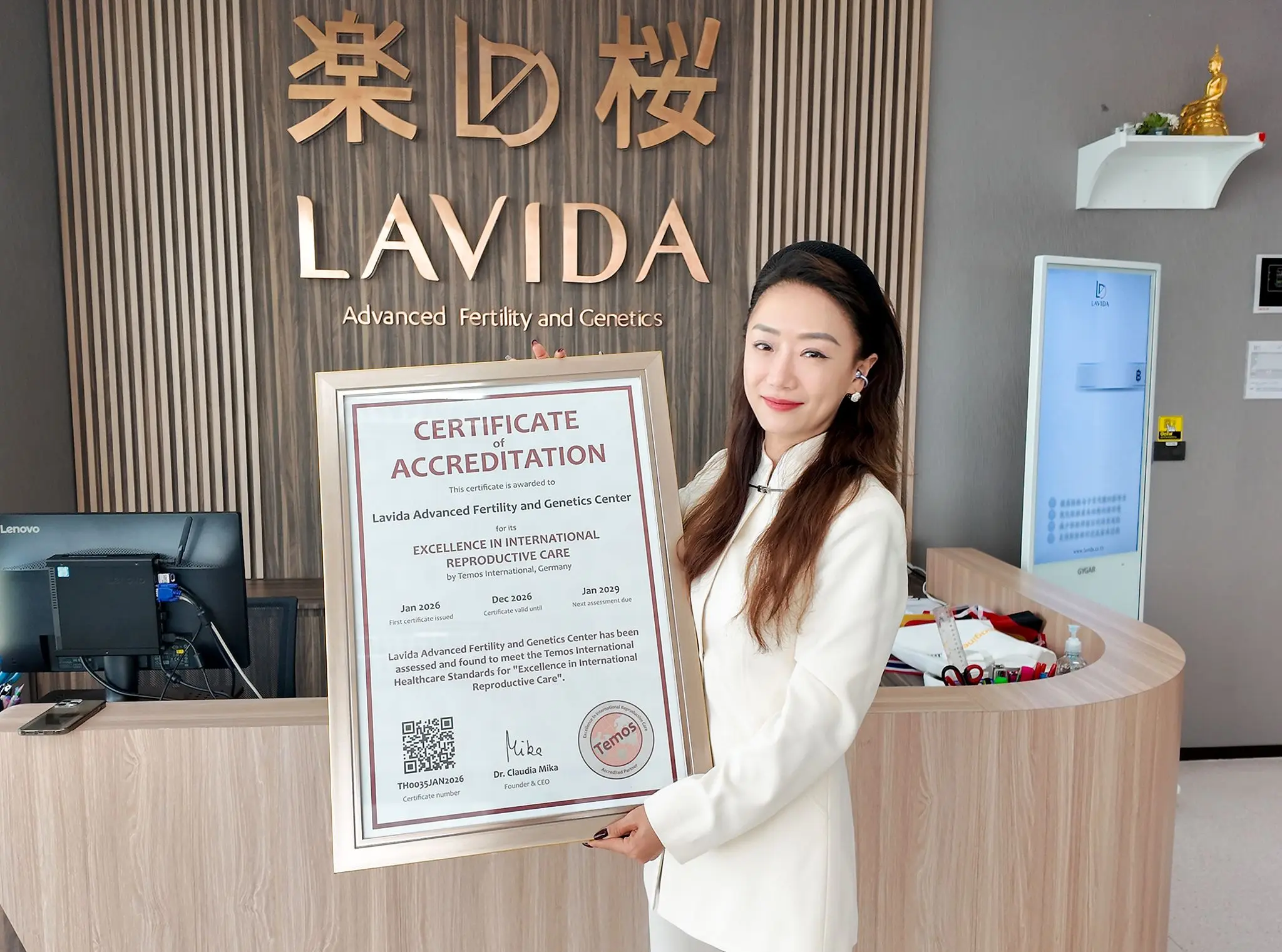 Lavida representative holding the Temos Excellence in International Reproductive Care accreditation certificate